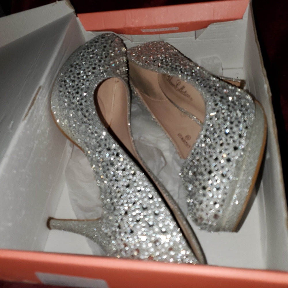 Heels - Picture 4 of 4